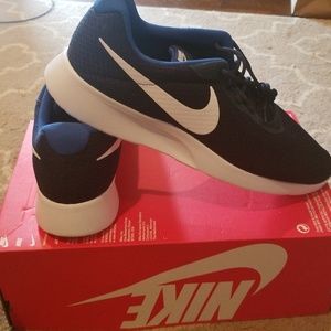 Nike Tanjun